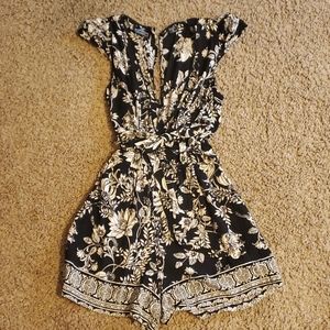 Forever21 Black and Tan Floral Romper Size M